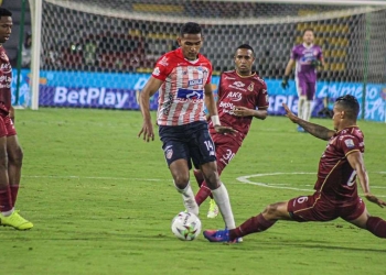 Homer Martínez, ¿volante en vez de defensor en Junior?