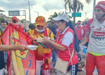 El recibimiento de los hinchas de Santa Fe a los de Pereira