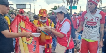 El recibimiento de los hinchas de Santa Fe a los de Pereira