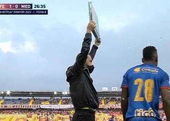 Inexplicable: ¡Comesaña sacó a Pardo a los 27 minutos!