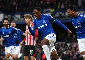 En Inglaterra piden defensores ante tantas lesiones de Yerry Mina