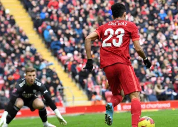 Luis Díaz y una asistencia en su debut oficial con el Liverpool