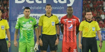 América vs. Santa Fe: Jhon Ospina y otro arbitraje para el olvido