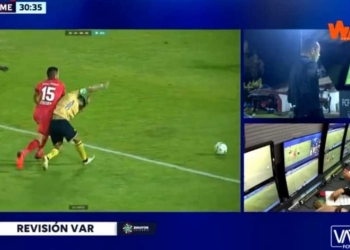 América: gol en contra a los 7′, expulsión a los 30′ y penal a los 36′