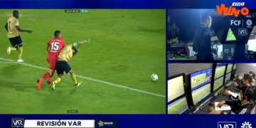 América: gol en contra a los 7′, expulsión a los 30′ y penal a los 36′