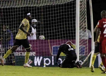 Leonel Álvarez le ganó el pulso a Juan Carlos Osorio en Rionegro