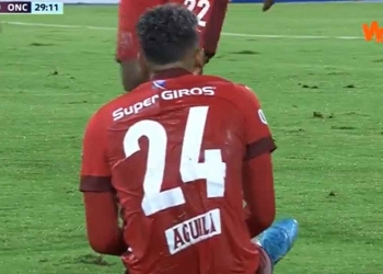 Luis Sánchez, entre lágrimas, abandonó la cancha tras nueva lesión