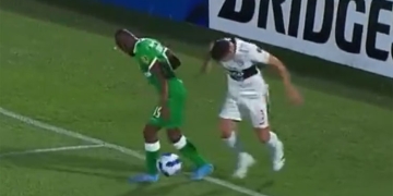 ¡Uy, Candelo! Así lo gambetearon en el área