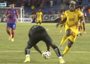 Liga BetPlay: terrible pifia de Carlos Bejarano, no fue gol ¡y así reaccionó Dayro Moreno!