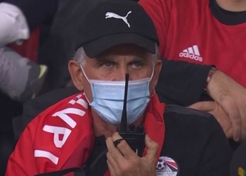 Queiroz en la final de la Copa África: dirigió desde la tribuna y derrota de Egipto