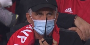 Queiroz en la final de la Copa África: dirigió desde la tribuna y derrota de Egipto