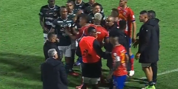 Cruce entre Jhon Vásquez y Flabio Torres. ¡Lío en Pasto!