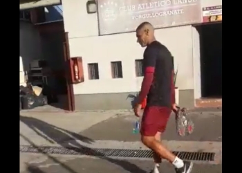 Pepe Sand, presente en el entrenamiento de Lanús