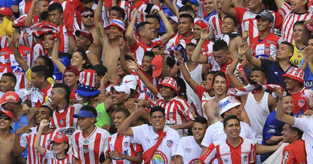 ¡A uno de los suyos! Así agredieron barras a otro hincha de Junior