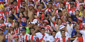 ¡A uno de los suyos! Así agredieron barras a otro hincha de Junior