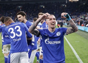 Por la invasión de Rusia a Ucrania, Schalke quita a Gazprom de su uniforme