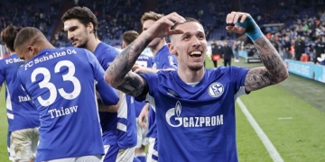 Por la invasión de Rusia a Ucrania, Schalke quita a Gazprom de su uniforme