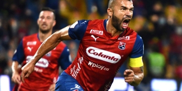 Andrés Cadavid marcó su séptimo gol con el DIM y volvió a besar su escudo