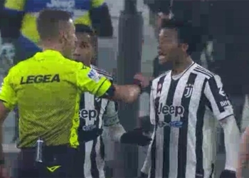 Cuadrado en el derbi: asistencia y furia con el árbitro