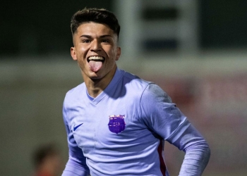 Doblete y golazo del colombiano que la rompe en la Masía del Barcelona
