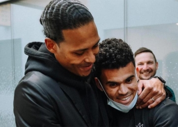 Luis Díaz en Liverpool: las bienvenidas de Van Dijk, Alexander-Arnold y Konaté