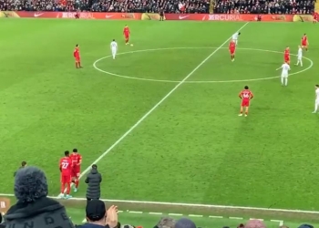 Otra tremenda ovación para Luis Díaz en Anfield