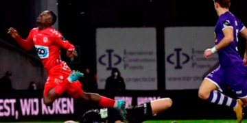 Marlos Moreno: golazo y dura lesión en Bélgica