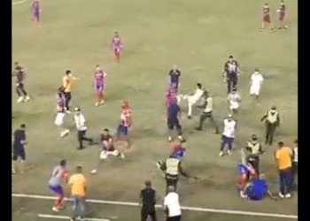 Así empezaron a increpar a los jugadores de Unión Magdalena durante el partido