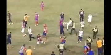 Así empezaron a increpar a los jugadores de Unión Magdalena durante el partido