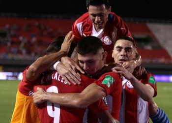 Paraguay ganó y deberá ayudar a Colombia en la última fecha