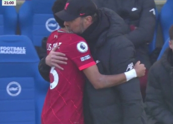 La reacción de Klopp tras ver a Luis Díaz recuperado del golpe