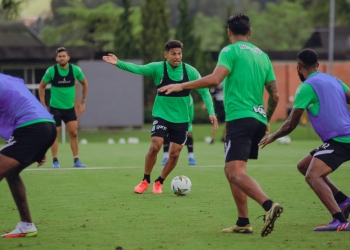 ¿Qué tiene de “mixto” el equipo de Nacional?