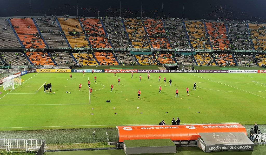 El repertorio de la barra que encendió el Nacional Vs Olimpia