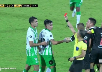 ¿Le arañó la cara al rival? Aguilar dejó a Nacional con diez