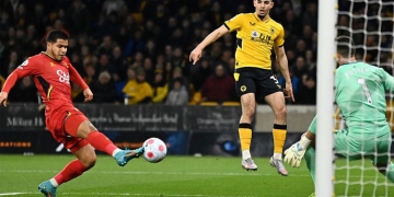 ¡Autogol del Cucho Hernández en la Premier League!