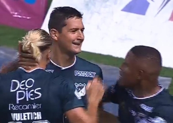 Primer gol de Burdisso: ¡De cabeza ante Atlético Nacional!