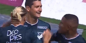 Primer gol de Burdisso: ¡De cabeza ante Atlético Nacional!