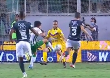 El segundo penalti para Nacional y el reclamo de Deportivo Cali