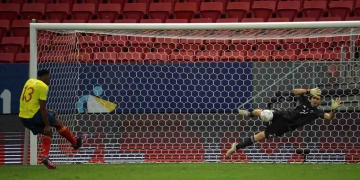 dibu-martinez-penal-yerry-mina