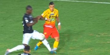 ¡Uy, Germán Mera! El pisotón con el que lesionó a Leo Castro