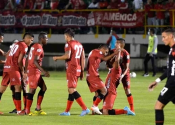 A falta de la firma este sería el nuevo DT de América