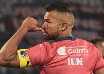 El homenaje de Andrés Cadavid con la camiseta del DIM