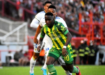 ¡Otro partido de Edwin Mosquera que aplauden en Argentina!