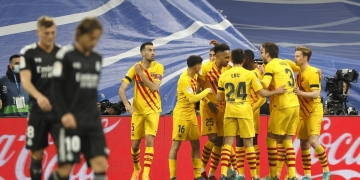 Estudio demuestra que Barcelona se endeudó y Real Madrid ganó dinero