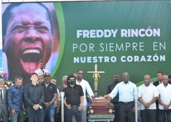 La lluvia, un obstáculo en el velorio de Freddy Rincón