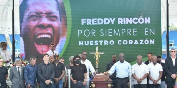 La lluvia, un obstáculo en el velorio de Freddy Rincón