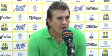 «En Colombia no se juega fútbol; se tiran al piso para quemar tiempo»