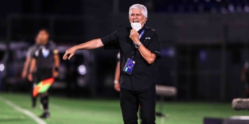 ¿Julio Comesaña dejó la solución en el banquillo?