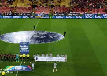 El homenaje a Freddy Rincón en el Santa Fe-Alianza