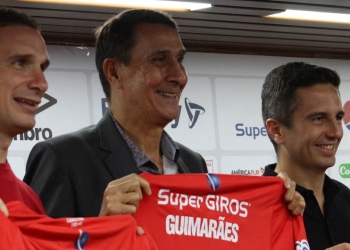 «Se le puede dar la vuelta a este América»: Guimarães